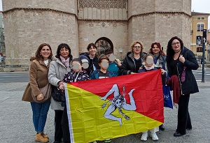 Docenti ed alunni alla porta di Valencia